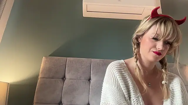 LustfulLuna  online show from October 31, 12:06 pm