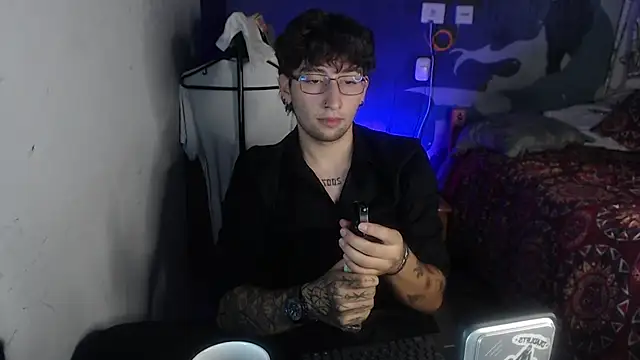 Dereck Dickson online show from December 1, 3:00 am