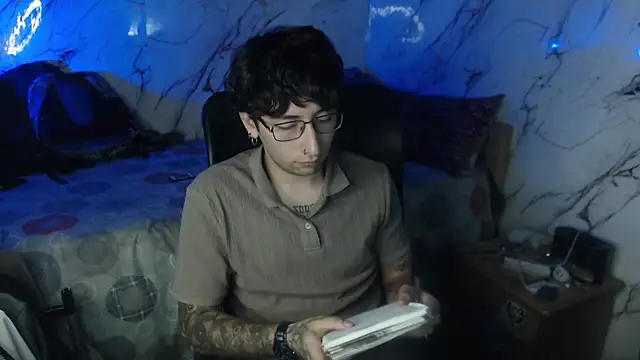 Dereck Dickson online show from April 10, 4:06 am