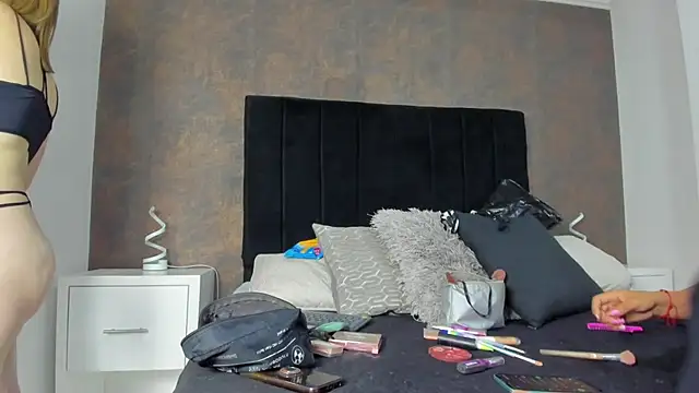 Snapshot of NaxaAndLexi_ chatting on February 12, 1:06 pm NaxaAndLexi online show from February 12, 1:06 pm