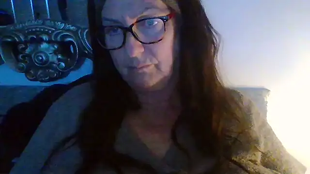 Snapshot of Tillieuk chatting on June 3, 8:14 pm Tillieuk online show from June 3, 8:14 pm