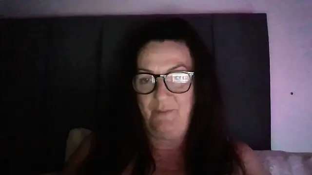 Snapshot of Tillieuk chatting on July 7, 11:31 pm Tillieuk online show from July 7, 11:31 pm