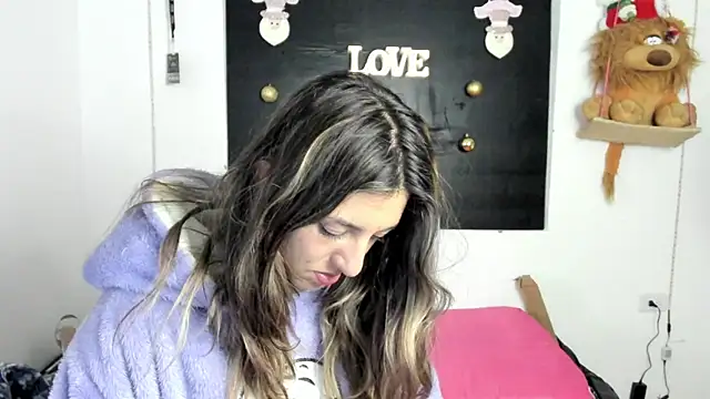 queen-natty online show from December 9, 6:01 am