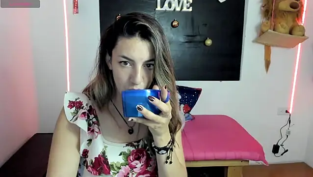 queen-natty online show from December 24, 4:22 am