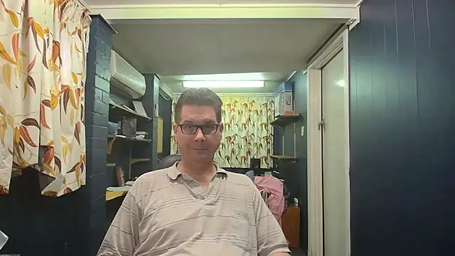 Snapshot of tilobinder chatting on November 16, 2:11 pm tilobinder online show from November 16, 2:11 pm