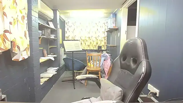 Snapshot of tilobinder chatting on December 5, 2:47 pm tilobinder online show from December 5, 2:47 pm