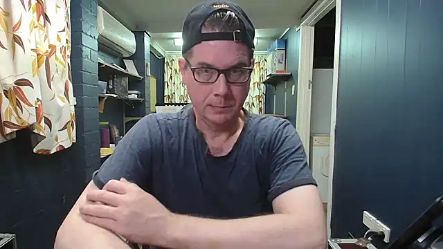 Snapshot of tilobinder chatting on December 15, 12:53 pm tilobinder online show from December 15, 12:53 pm