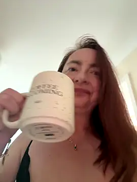 Snapshot of LouiseTswing chatting on October 3, 11:18 am LouiseTswing online show from October 3, 11:18 am