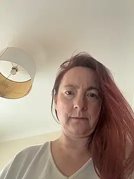 LouiseTswing online show from February 10, 2:21 pm