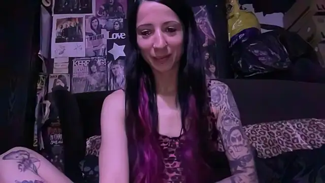 MissMidnightUK online show from November 4, 11:59 pm