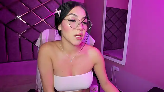 Poly Sasha  online show from April 12, 3:33 am