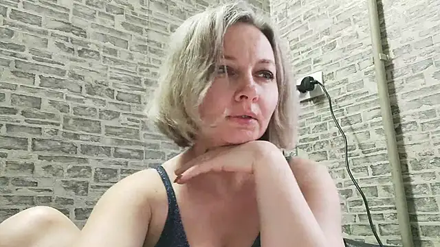 EdithManning online show from January 28, 7:43 am