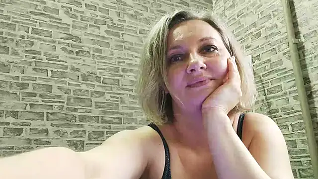 EdithManning online show from March 17, 9:55 am