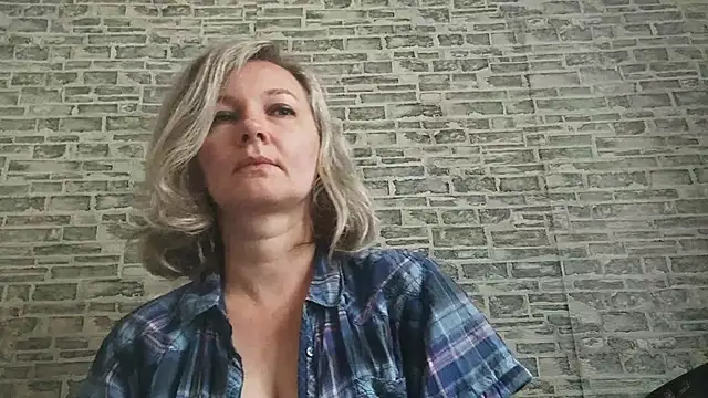 EdithManning online show from October 17, 5:43 am