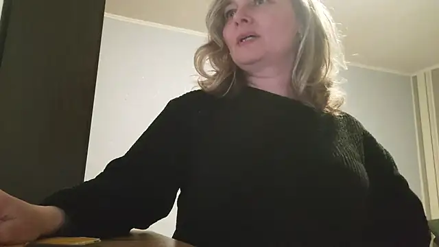 EdithManning online show from April 26, 6:38 pm