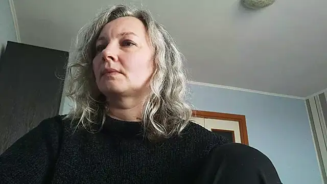 Snapshot of EdithManning chatting on May 4, 5:14 am EdithManning online show from May 4, 5:14 am