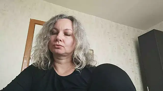 Snapshot of EdithManning chatting on May 7, 6:30 am EdithManning online show from May 7, 6:30 am