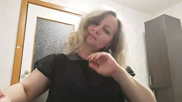 Snapshot of EdithManning chatting on May 21, 6:04 pm EdithManning online show from May 21, 6:04 pm