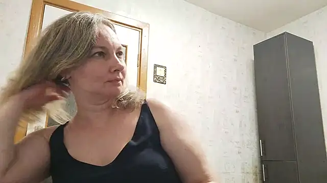 Snapshot of EdithManning chatting on May 23, 6:23 pm EdithManning online show from May 23, 6:23 pm
