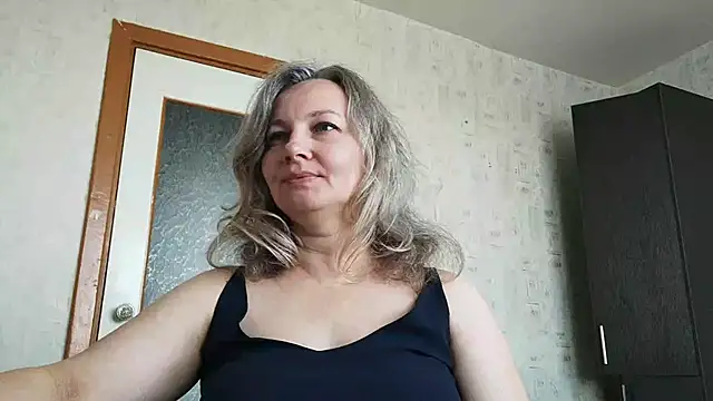 Snapshot of EdithManning chatting on May 24, 6:29 am EdithManning online show from May 24, 6:29 am