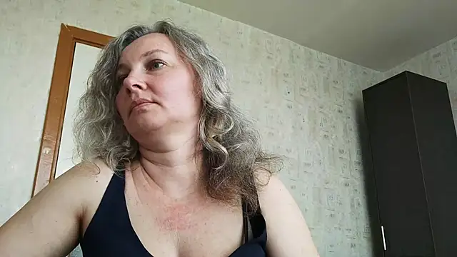 Snapshot of EdithManning chatting on June 10, 7:40 am EdithManning online show from June 10, 7:40 am