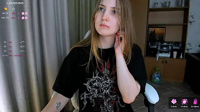 Snapshot of princessaalicc chatting on November 9, 1:09 pm princessaalicc online show from November 9, 1:09 pm