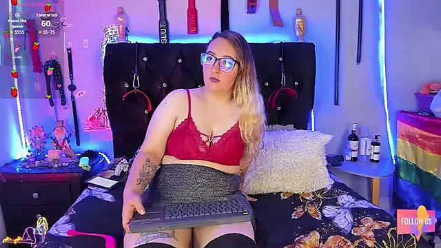 katieeandsharonn online show from July 1, 12:40 pm