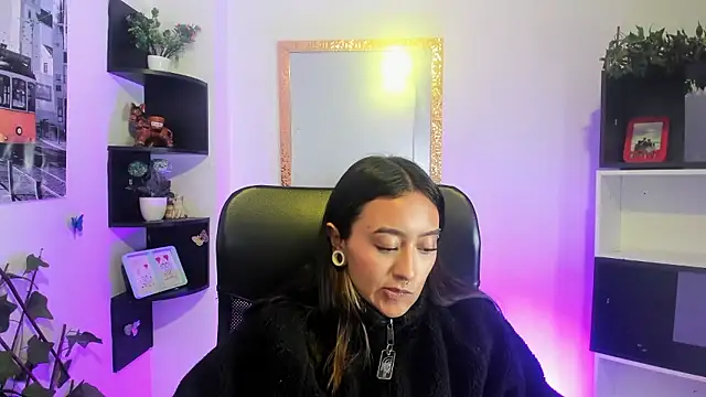 Miaa Thopmson online show from January 10, 1:07 am