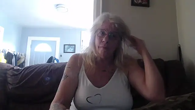 canadiancougar1965 online show from January 24, 8:11 pm