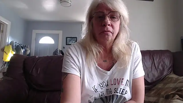 canadiancougar1965 online show from January 26, 5:13 pm