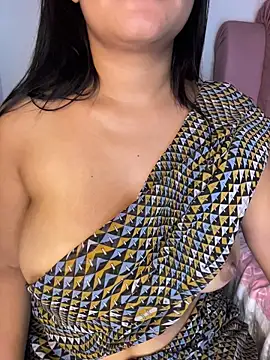 Snapshot of shara_queen1 chatting on May 26, 5:03 am shara queen1 online show from May 26, 5:03 am
