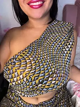 Snapshot of shara_queen1 chatting on June 4, 2:50 am shara queen1 online show from June 4, 2:50 am