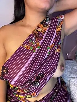 Snapshot of shara_queen1 chatting on July 3, 10:05 pm shara queen1 online show from July 3, 10:05 pm