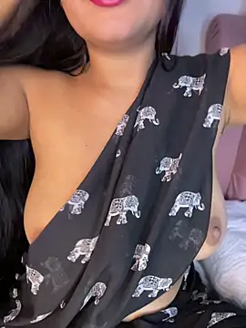 Snapshot of shara_queen1 chatting on July 12, 1:18 am shara queen1 online show from July 12, 1:18 am