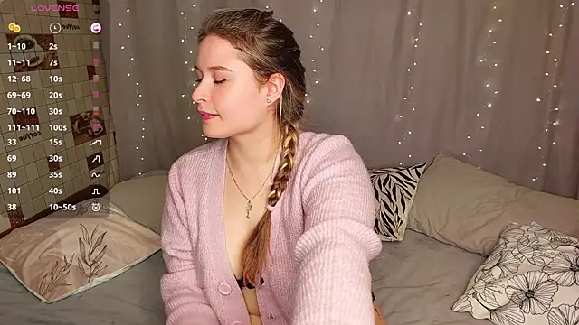 sophie  lee online show from October 13, 3:45 pm