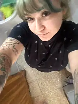 Snapshot of iDogrose21 chatting on November 24, 9:25 pm iDogrose21 online show from November 24, 9:25 pm