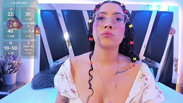 antonelllepiercee online show from September 25, 11:25 am