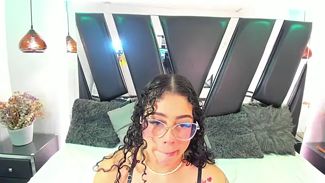 antonelllepiercee online show from November 23, 11:32 am