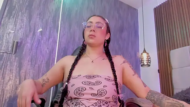 antonelllepiercee online show from March 15, 12:44 pm