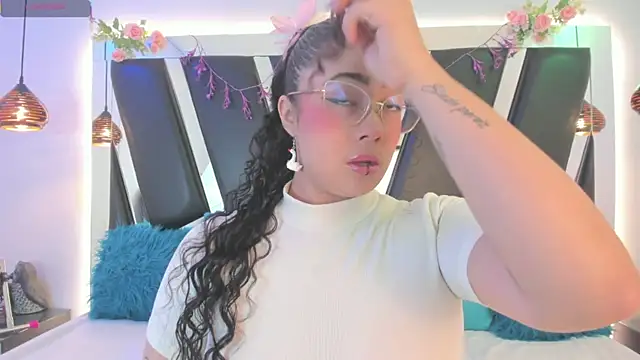 antonelllepiercee online show from July 21, 11:34 am