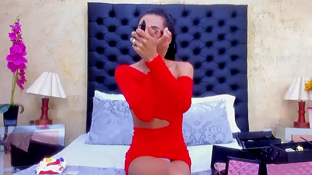 NahomiWhitel online show from January 14, 6:24 pm