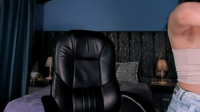 Snapshot of Lea_velle chatting on May 27, 1:24 am Lea velle online show from May 27, 1:24 am