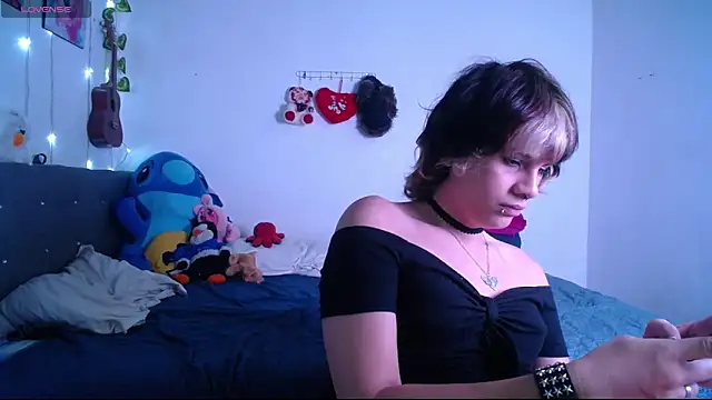 Snapshot of Caitlynwheler chatting on March 17, 1:29 pm Caitlynwheler online show from March 17, 1:29 pm