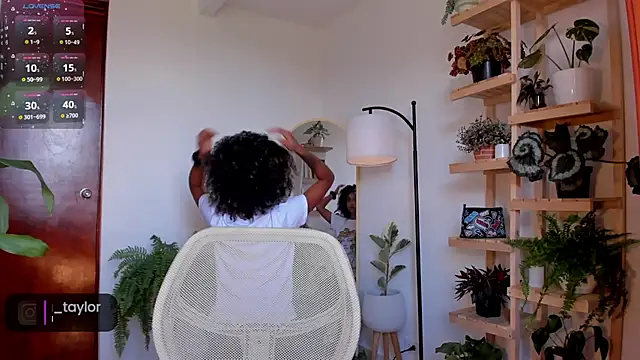 Snapshot of Johaphyton chatting on December 3, 7:11 pm Johaphyton online show from December 3, 7:11 pm