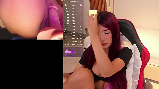 Snapshot of MiaVoss chatting on November 26, 10:00 pm MiaVoss online show from November 26, 10:00 pm