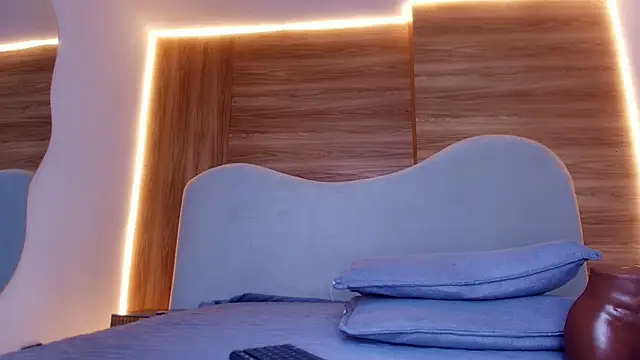 mia stanfort online show from June 11, 7:12 pm