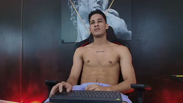 Snapshot of JakeMoxley chatting on October 22, 11:43 am JakeMoxley online show from October 22, 11:43 am