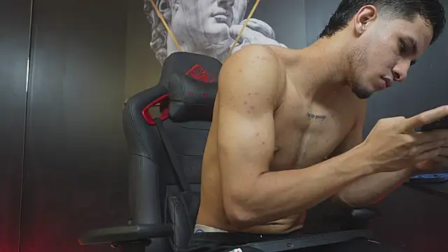 Snapshot of JakeMoxley chatting on December 3, 12:47 pm JakeMoxley online show from December 3, 12:47 pm