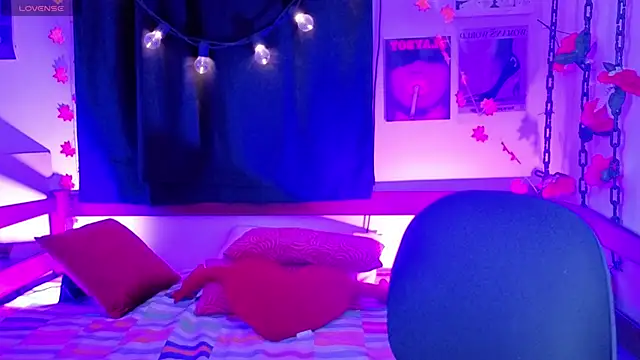  Moon Johnson online show from May 15, 11:45 pm