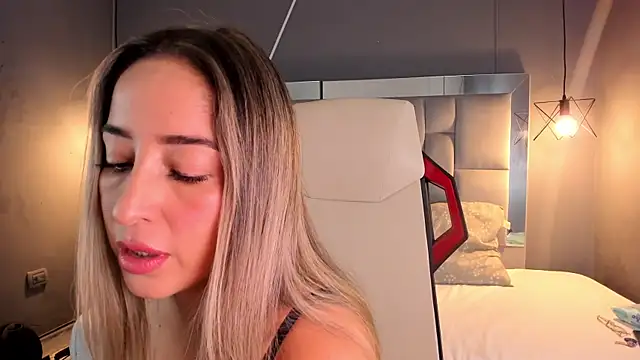 Snapshot of AliceSteel12 chatting on December 4, 12:36 pm AliceSteel12 online show from December 4, 12:36 pm